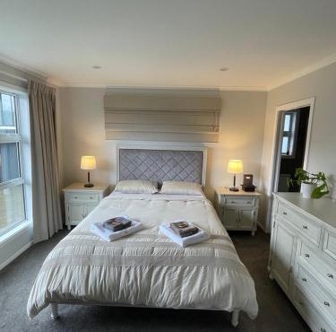 Private Ensuite with Spa in Upper Hutt