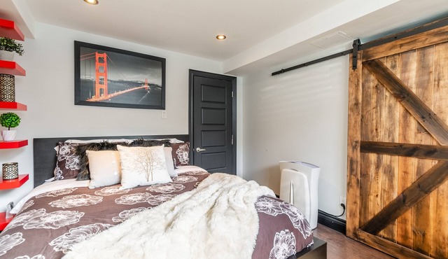 Private entrance Modern 1-bedroom apartment downtown Toronto
