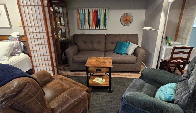 Private entrance/space. Peaceful getaway. Close to events. King bed. Amenities!