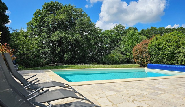 Private Estate with Pool – Apartment + Poolhouse near Versailles & Paris