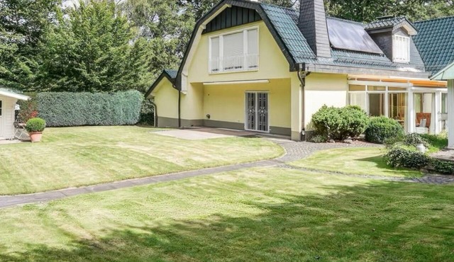 Private estate at the Steinbach Dam: A forest retreat with a sauna and fireplace