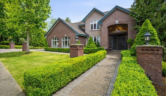 Private Executive Suite | Separate Entrance | Free Parking | 1,190 Square Feet