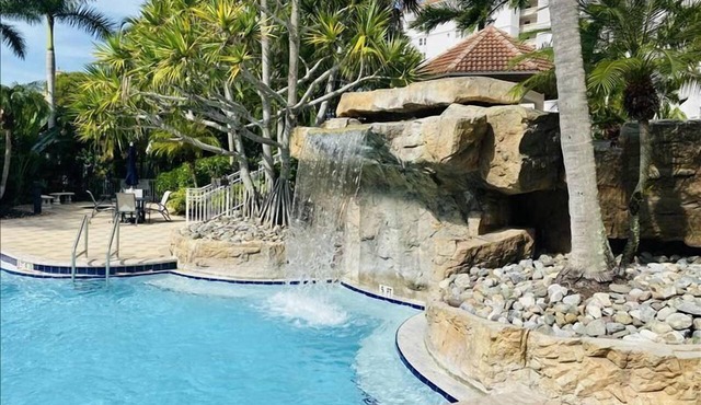 Private extended deck with steps down to the pool! - Reg 5-205
