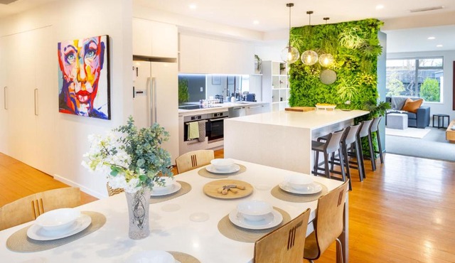 Private Family City Retreat, Sleeps 8