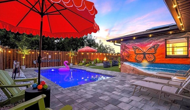 Private Family Retreat |Heated Pool | Mini Golf | Game Room | Near IMG | Beaches