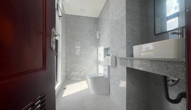 Private floor condo in the heart of Phnom Penh with WiFi, AC, Parking and more!