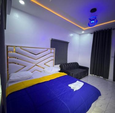 Private Fully Serviced Studio Apartment At Ogudu, 15 mins to the Airport