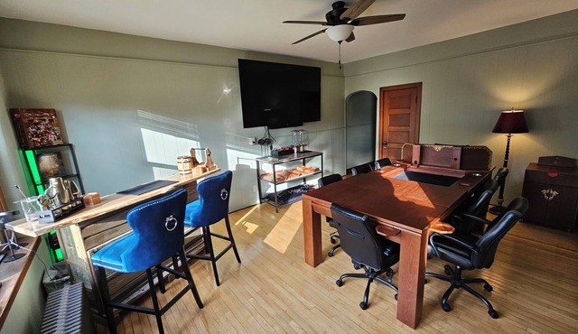 Private Game Haven! 1-bedroom, 1-bath + Tabletop Gaming & Multimedia Party Room