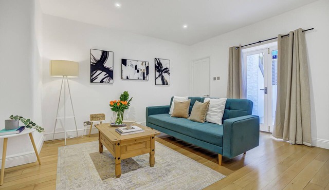 Private Garden Flat with Entrance | Kensington Olympia West London