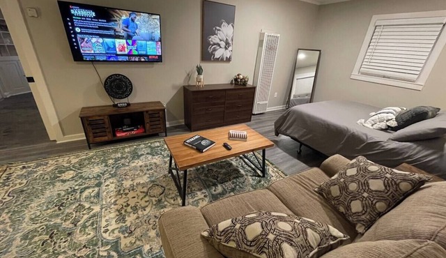 Private Guest House - 5 min to Arrowhead/FIFA