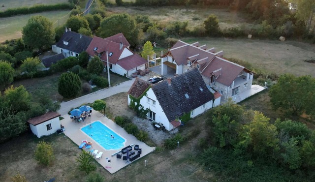 Private hamlet for 16 to 40 people, swimming pool, disco