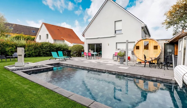 Private heated pool and jacuzzi villa