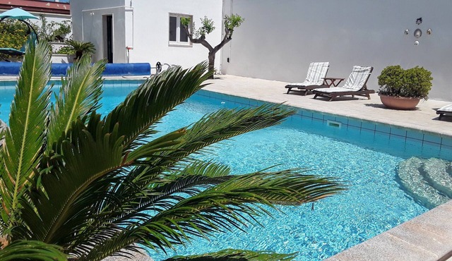 Private heated pool, full A/C, free Wifi, near beaches, no extra charges!