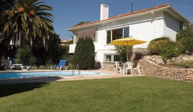 Private heated pool, open view, 5 min. to beaches & Sintra, walk to shop & cafes