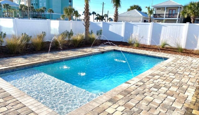 Private heated pool! High speed internet -beach chair service included