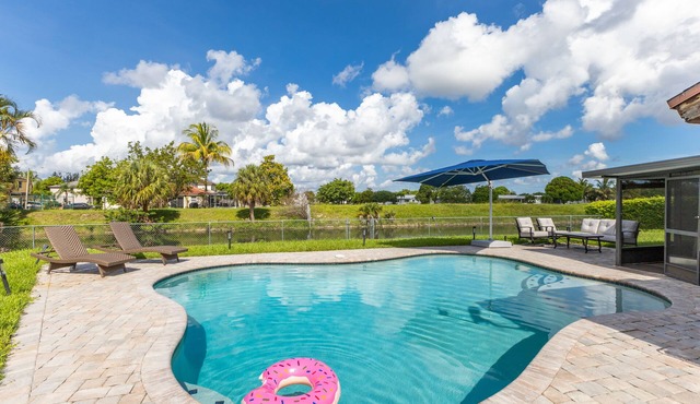 Private Heated Pool Oasis Near Sawgrass Mall
