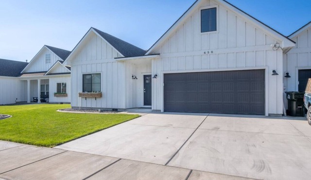 Private Home, Garage & Yard - #650