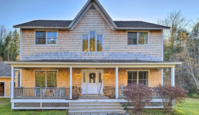 Private Home w/Hot Tub Near Jay Peak Slopes