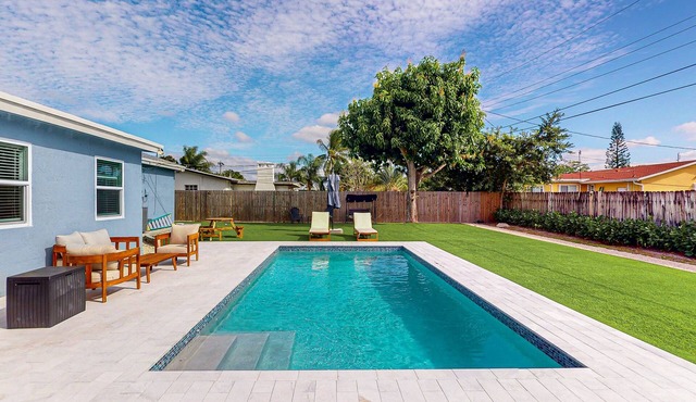 Private home with sparkling pool, close to beach, w/AC, W/D, and WiFi