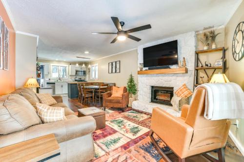 Private Hot Tub & Deck: Gaylord Family Home!
