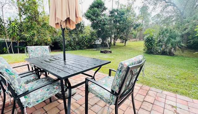 Private house on 1 acre fenced lot