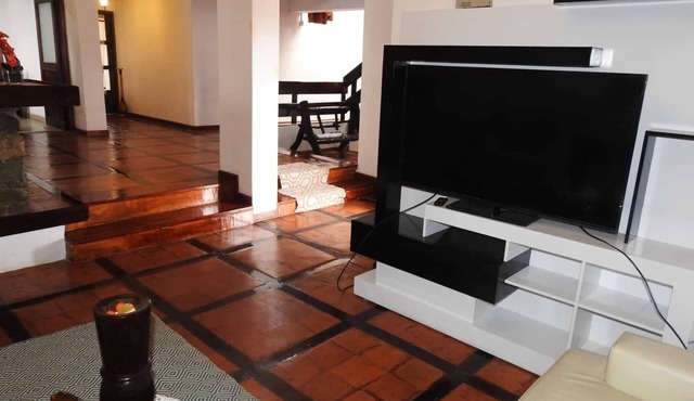 Private house-rustic/modern architecture-15 min from Cuenca’s historic district.