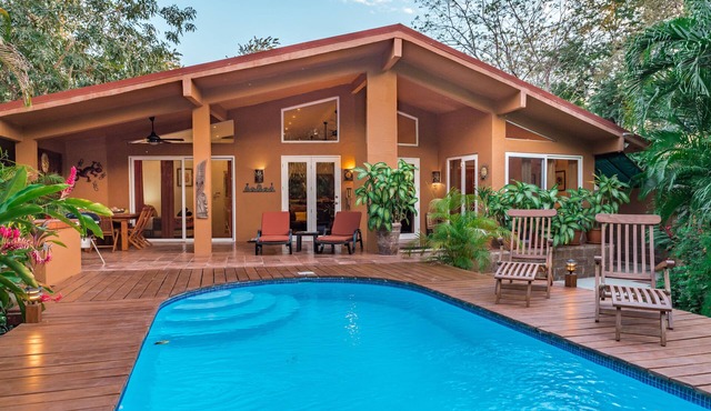 Private House Steps to the Beach Pool Surf 3/2 bath 2 Free Bikes Surf boards