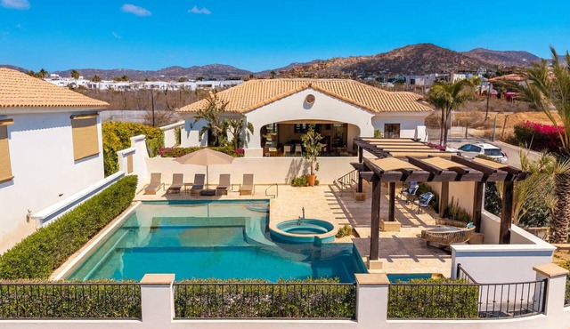 Private Jacuzzi Villa in Cabo