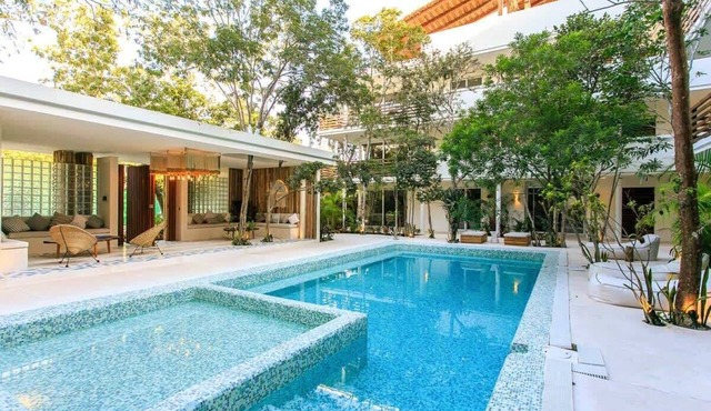 Private Jungle Hideaway, Rooftop Jacuzzi, Poolside