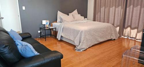 Private king bed guest suite
