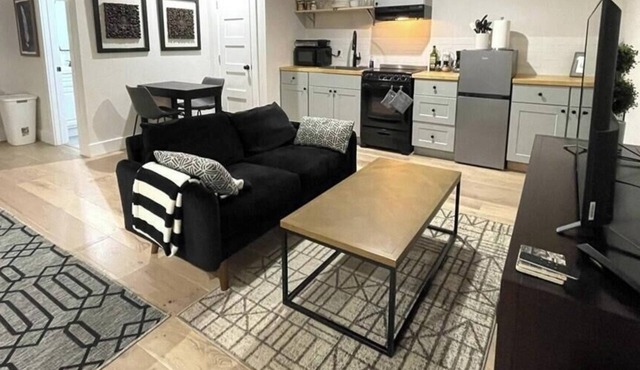Private King Studio | Near Domain & Apple