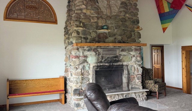 Private Lake Lodge for a Great Getaway