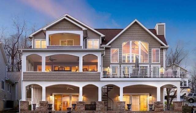 Private Lakefront Escape|Views, Dock, Hot Tub Fun
