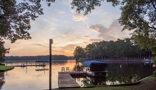 Private Lakefront Oconee cottage! Great View & Location! Peaceful Retreat