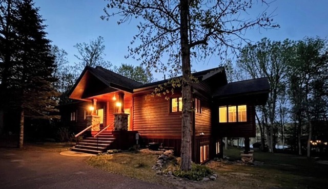 Private Lakefront Retreat | Dock|Beach|Sunroom