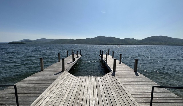 Private Lakefront Home on Lake George w/private dock, sleeps 16