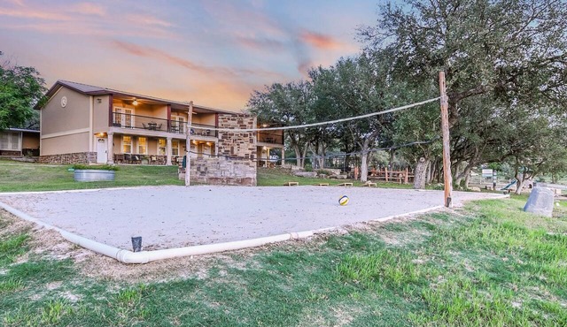Private Lakeview Resort/Sleeps up to 25/Pet Friendly