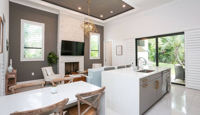 PRIVATE LAZY RIVER, 2 BEDS 2 BATHS, LOGAN WOODS, FURNISHED SEASONAL RENTAL