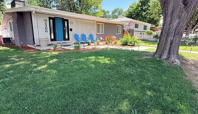 Private Lower Level Retreat Near Red Rocks, Denver and Olde Town Littleton