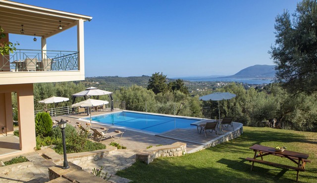 Private, luxurius, serene, pool, seaviews, family/pet friendly