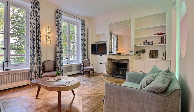 Private Luxury Apartment Saint Germain des Prés.