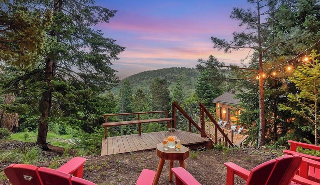 Private Luxury Retreat in Evergreen, Hot Tub + Multiple Decks