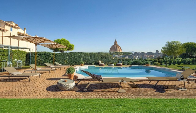 Private Luxury Tower with Pool & Stunning St. Peter's View
