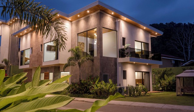 Private Luxury Villa Prime Location South End Of Jaco Beach, Gated Community.
