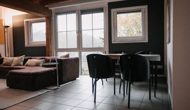 Private Maisonette House with Balcony · Self-Check-In & Free Parking
