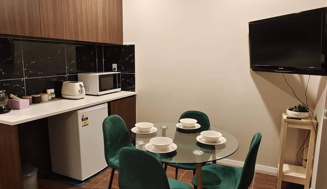 Private Modern 2 bedroom Unit in Central Albany
