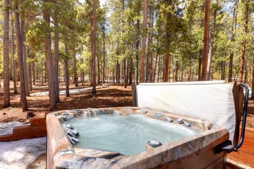 Private Mountain Retreat w Hot Tub Games &Views