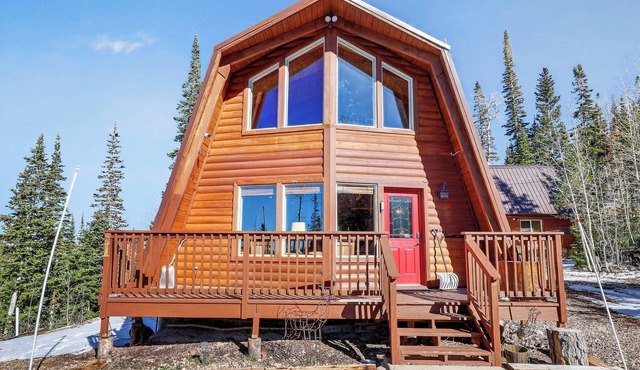 Private Mountain View Cabin, Hot Tub, 2BR + Loft, Minutes to Slopes