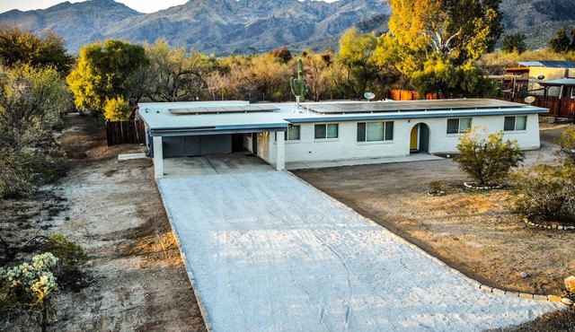 Private Mountain Views 3bed-2bath 5 min from City.Desert Oasis.