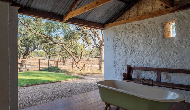 Private Murray River Retreat with Outdoor Bath & Fire Pit | Parcoola